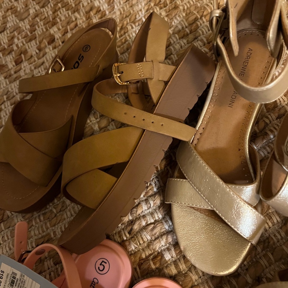 Women’s or big girls summer shoe sandals bundle. Size 6 - Picture 5 of 5